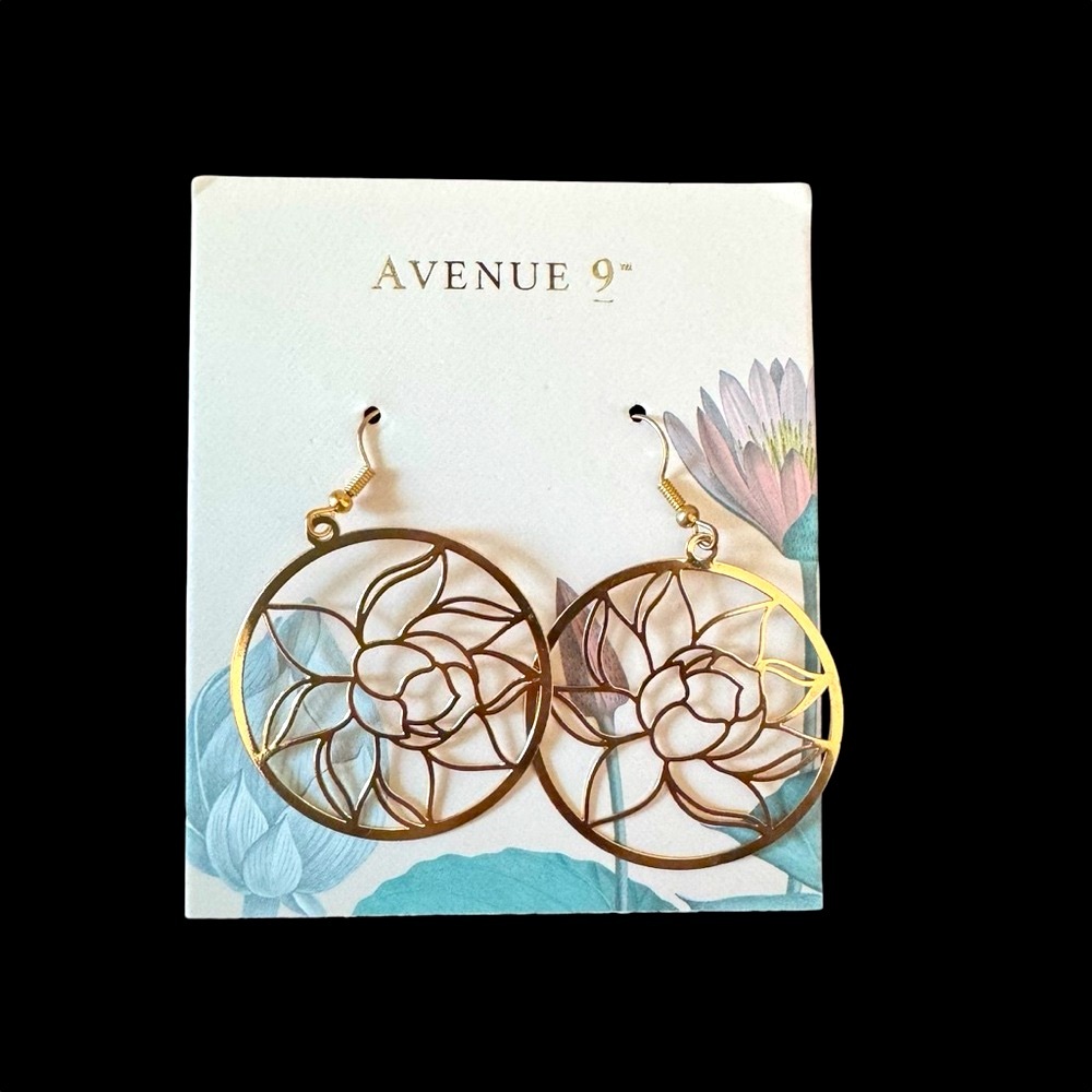 NWT! Avenue 9 Dangling Gold Earrings Lotus Flower